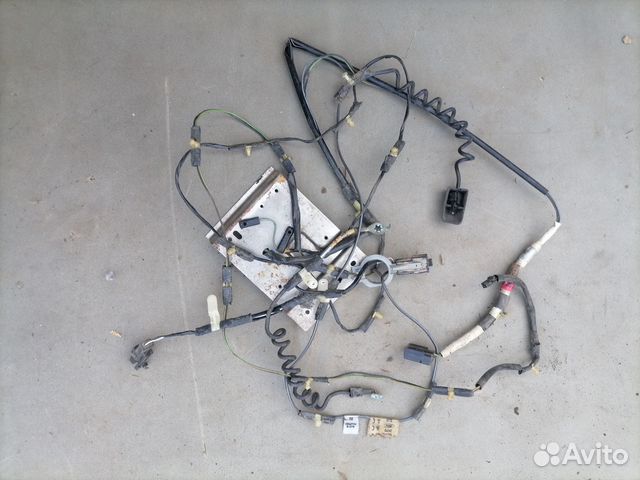 Проводка стекла багажника для Ford Explorer (U2)