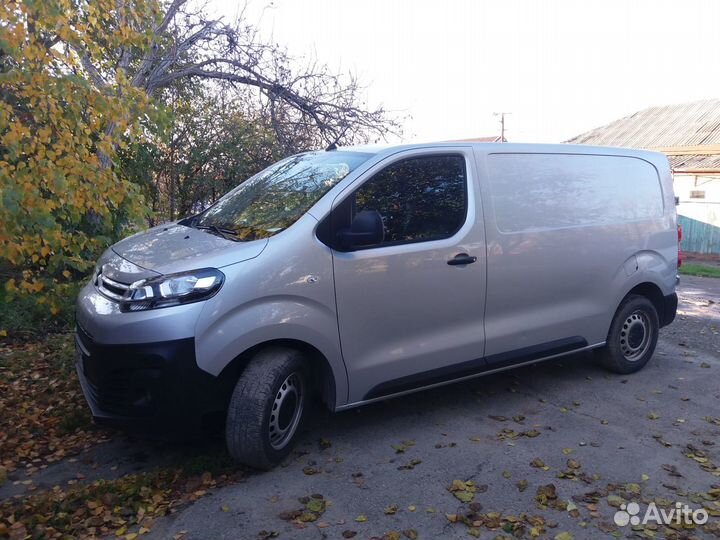 Водитель с личным автомобилем фургон