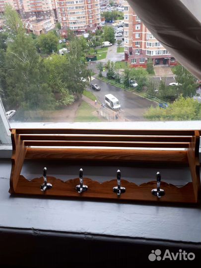 Вешалка новая деревянная