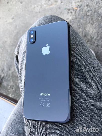 Телефон iPhone 10