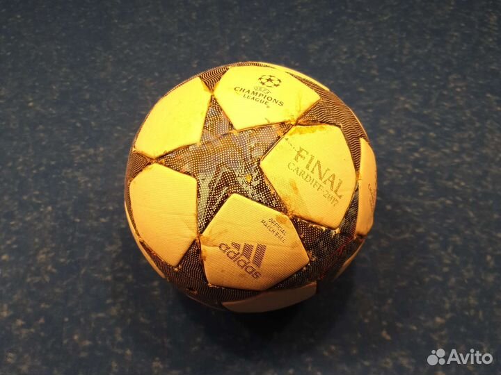 Футбольный мяч adidas лига чемпионов