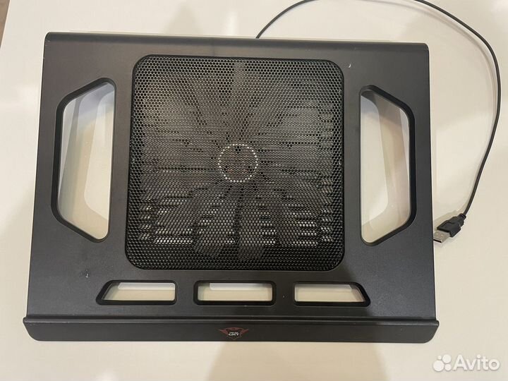 Подставка с охлаждением для ноутбука Trust GXT 220