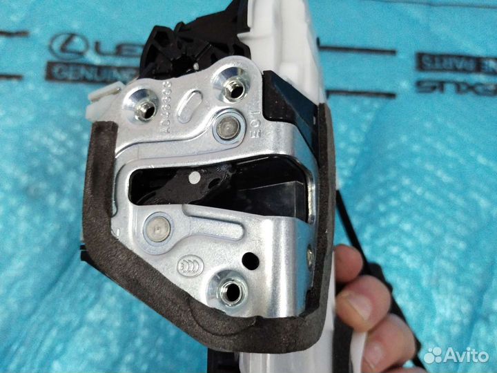 Замок двери Лексус лх 450д, лх 570 передней правой