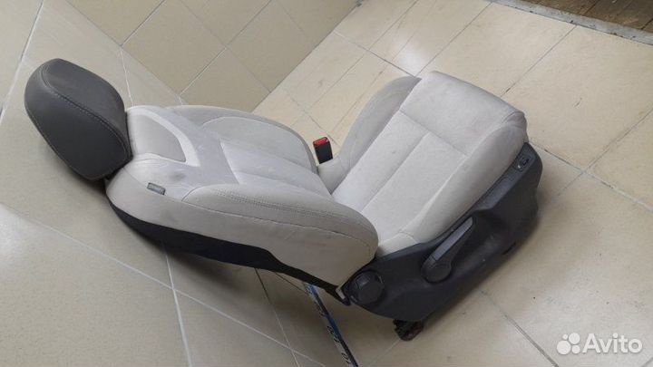 Сиденье переднее правое Citroen C4 2 1.6 EP6 (120)