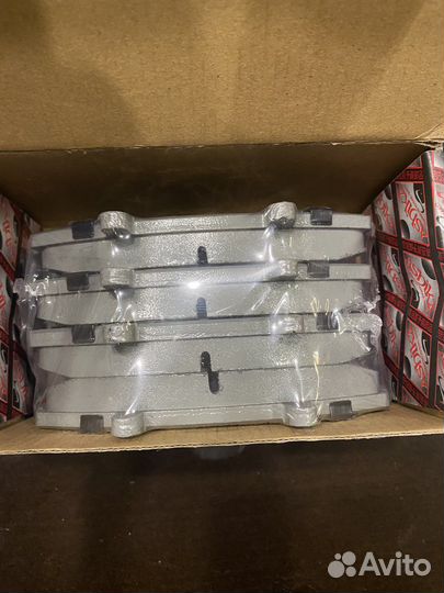 Колодки тормозные передние Nissan interstat