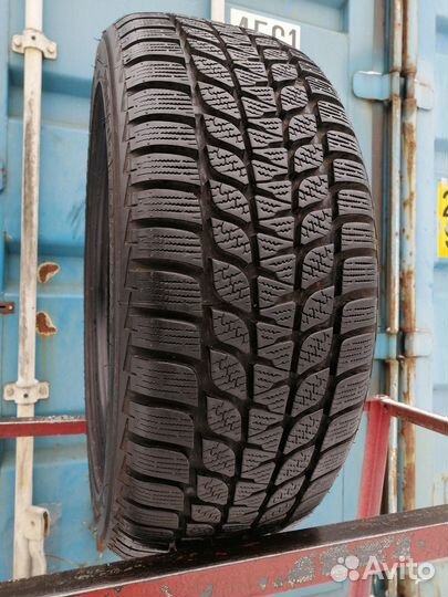 Bridgestone Blizzak LM-25 205/50 R17