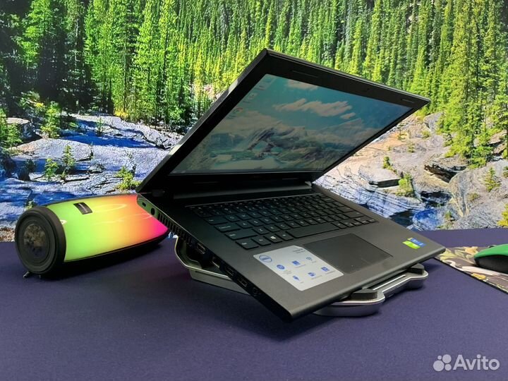 Компактный ультрабук Dell на Intel Core i5