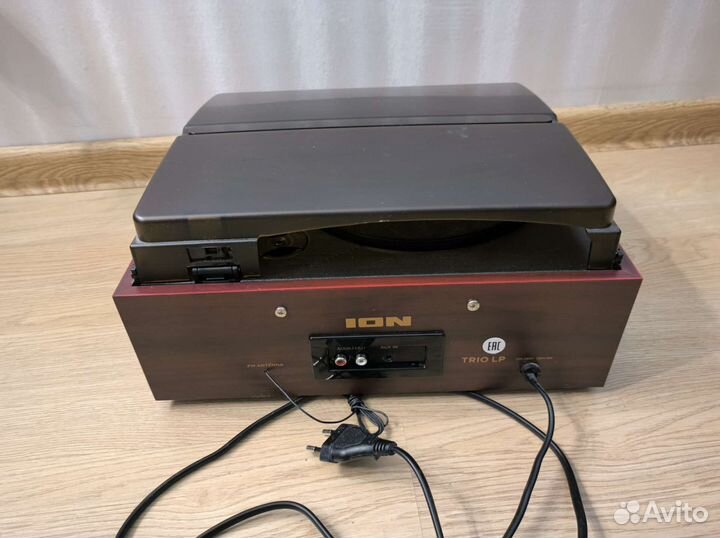 Проигрыватель винила ION trio LP