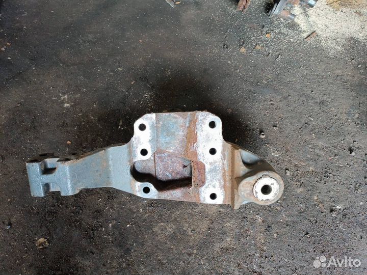 Кронштейн (крепление) левый DAF XF 105 2009