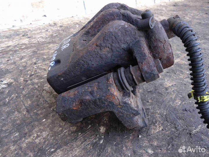 Суппорт передний правый Land Rover Range Rover Spo