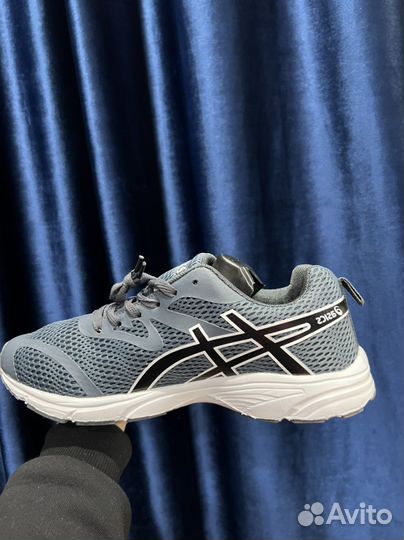 Кроссовки asics