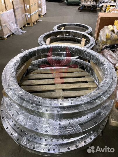 Поворотный круг Komatsu PC300-6