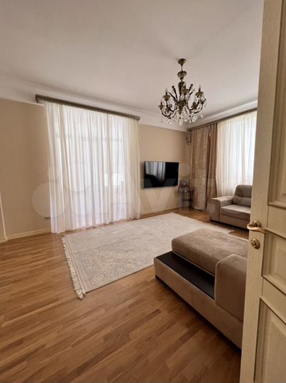 2-к. квартира, 80 м², 4/10 эт.