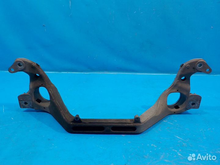 Балка передняя поперечная volkswagen Touareg 2002