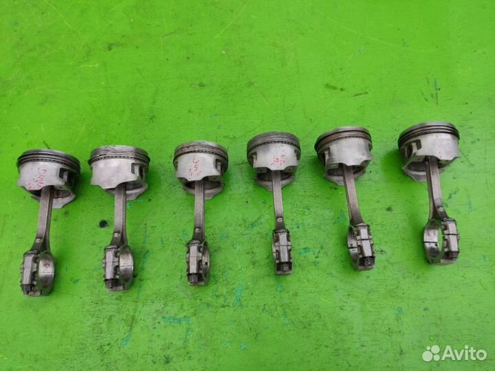 Поршень с шатуном Mitsubishi Galant E5 1993-1997