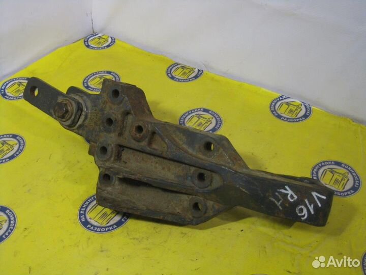 Кронштейн передней рессоры задний правый 20929095