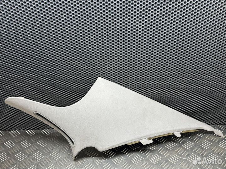 Обшивка стойки Mercedes-Benz W211