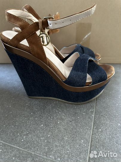 Босоножки на танкетке uggs и Trussardi