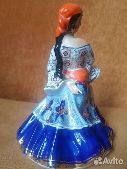 Статуэтка фарфор 