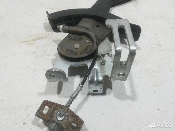 Рычаг стояночного тормоза Hyundai Solaris 1