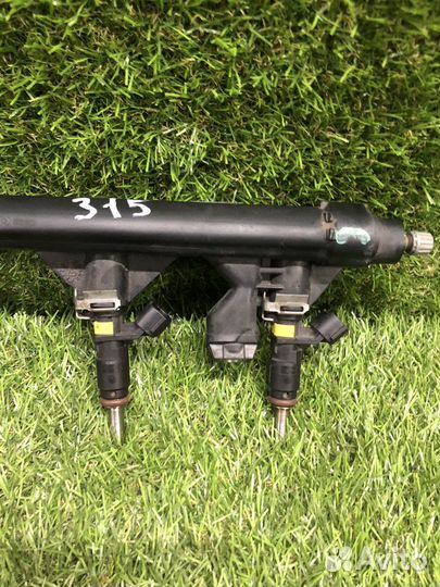 Топливная рампа с форсунками Peugeot 308