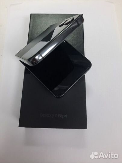 Samsung Galaxy Z Flip4, 8/256 ГБ