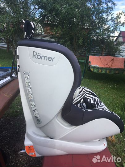 Автомобильное кресло