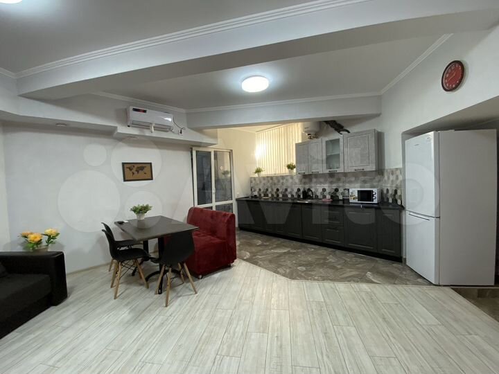 2-к. квартира, 72 м², 1/2 эт.