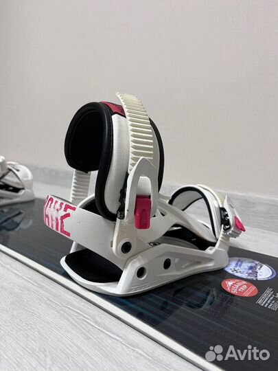 Сноубордический комплект: сноуборд, крепы, ботинки