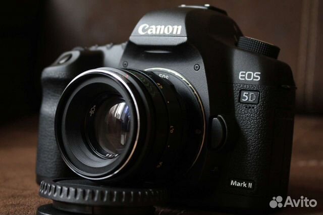 Canon EOS 5D Mark II с бат. блоком и объективом