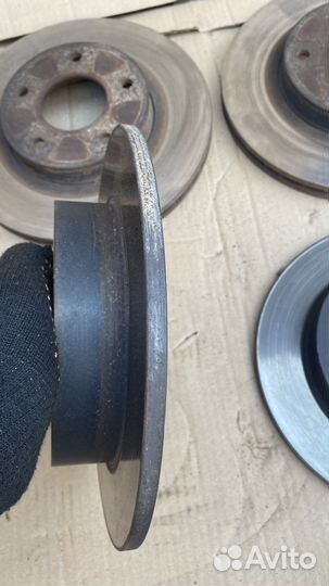 Задние тормозные диски Nissan Avenir