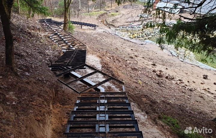 Лестница на металлокаркасе