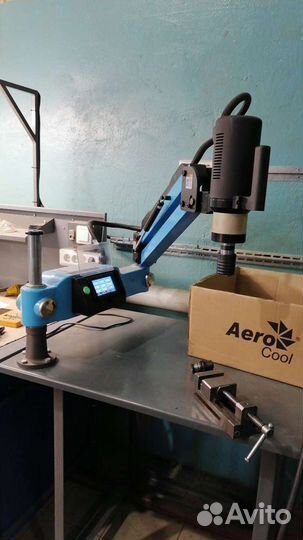 Резьбонарезной станок манипулятор