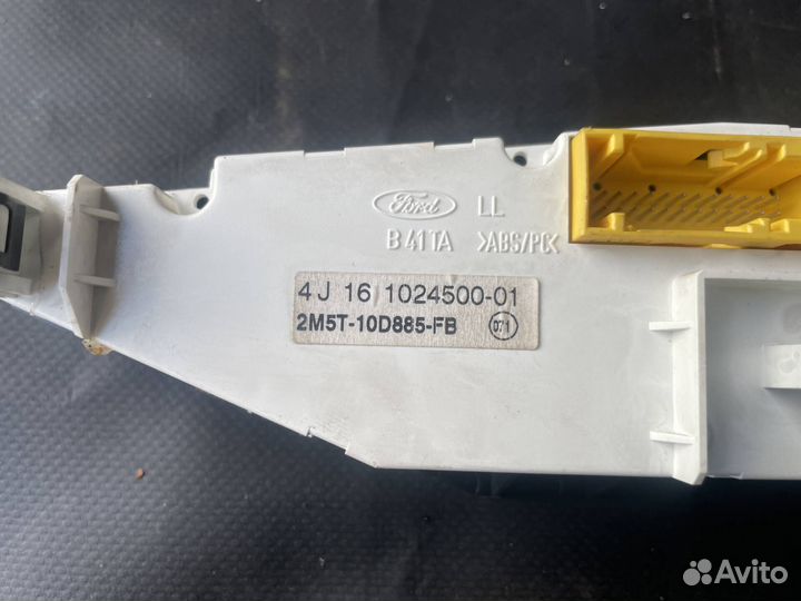 Дисплей информационный Ford Focus 1