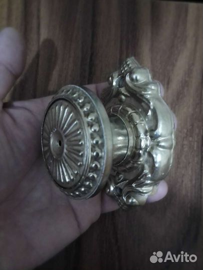 Ручка дверная цвет золотистый