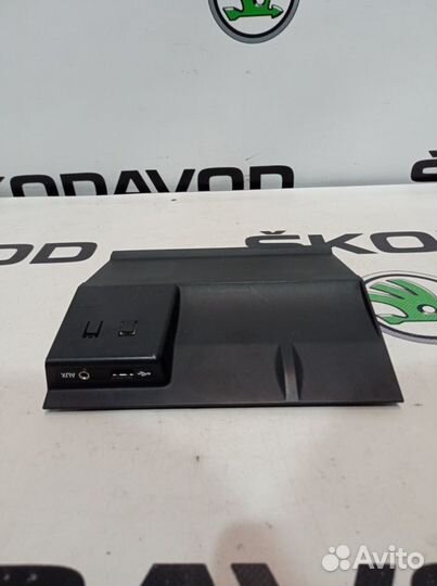 Накладка торпеды с разъёмом USB Skoda Octavia A7