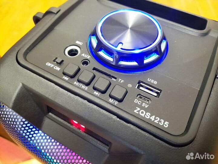 Портативная колонка с караоке