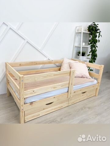 Детская кровать с бортиком