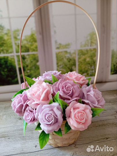 Корзина с розами из мыла ручной работы