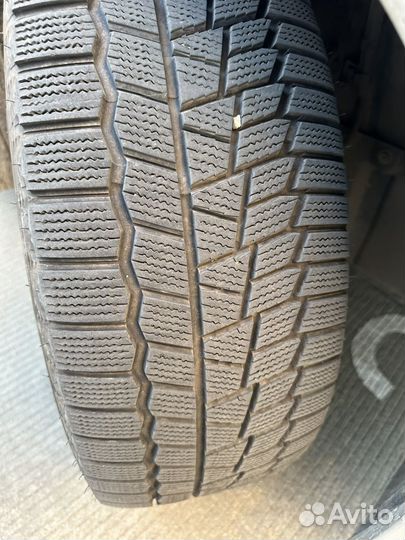 Maxxis ArcticTrekker NP3 215/55 R17 98T