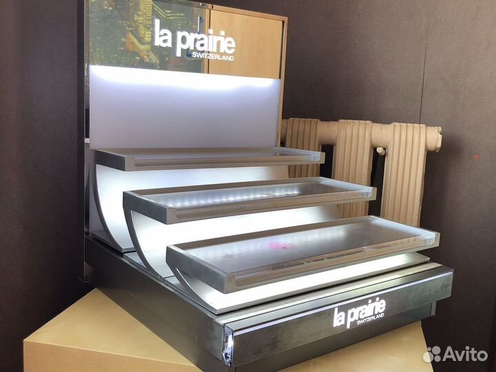 Полка с подсветкой для косметики