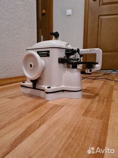 Скорняжка, швейная машина для меха и кожи