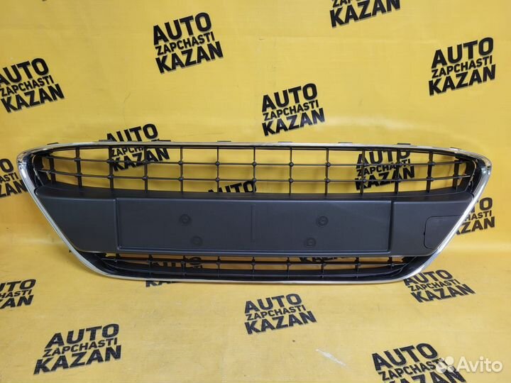 Решетка пер. бампера Ford Fiesta 2009-2012