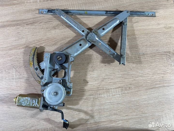 Стеклоподъемник передний правый Nissan Patrol Y61