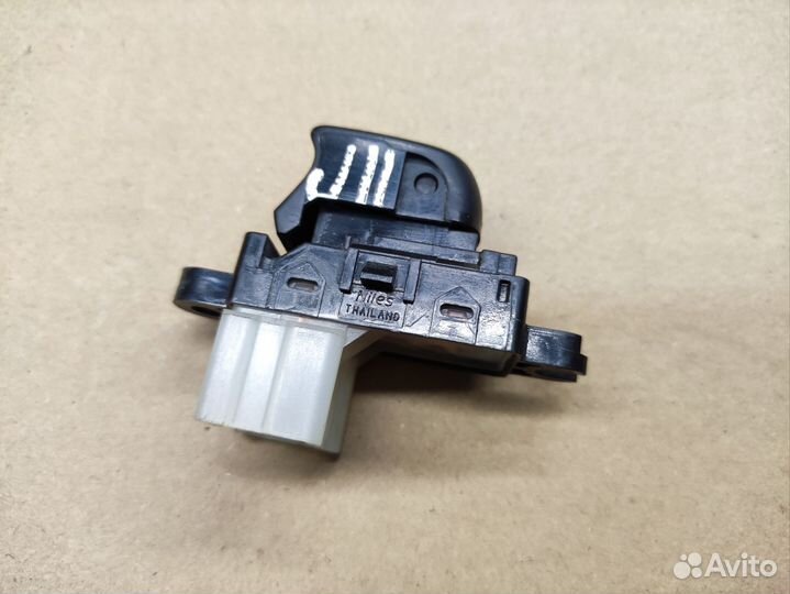 Кнопка стеклоподъёмника Nissan qashqai j11