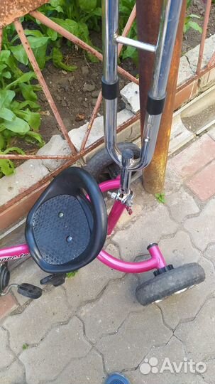Детский велосипед с подножкой и ручкой