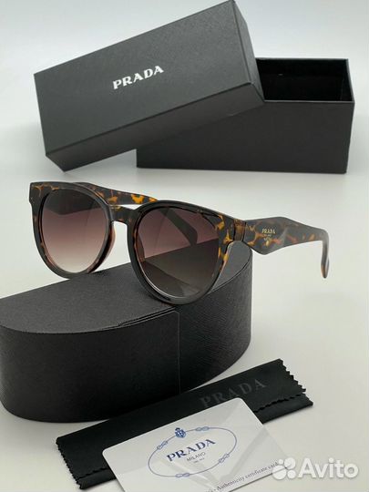 Солнцезащитные очки prada