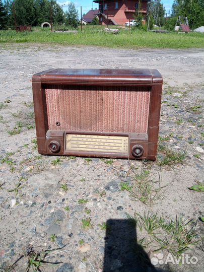 Ретро радиоприемник Родина