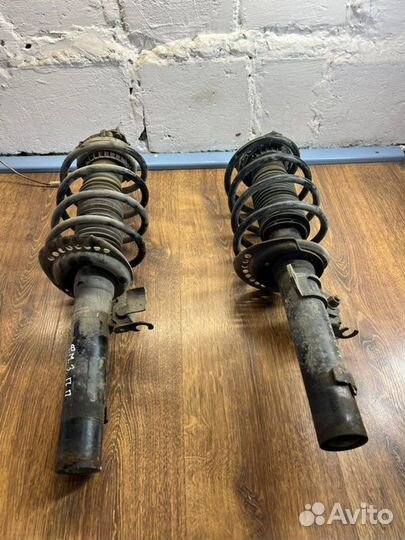 Стойка подвески передняя левая Ford Mondeo III 2