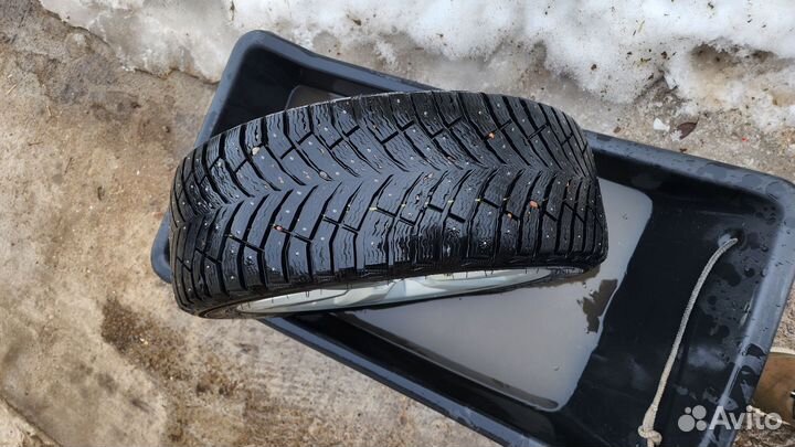 Michelin X-Ice North 4 225/45 R18